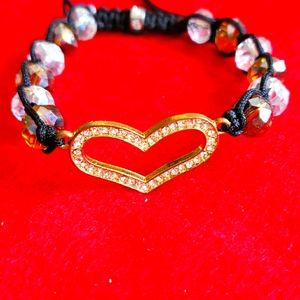 Beautiful heart macrame bracelet gold